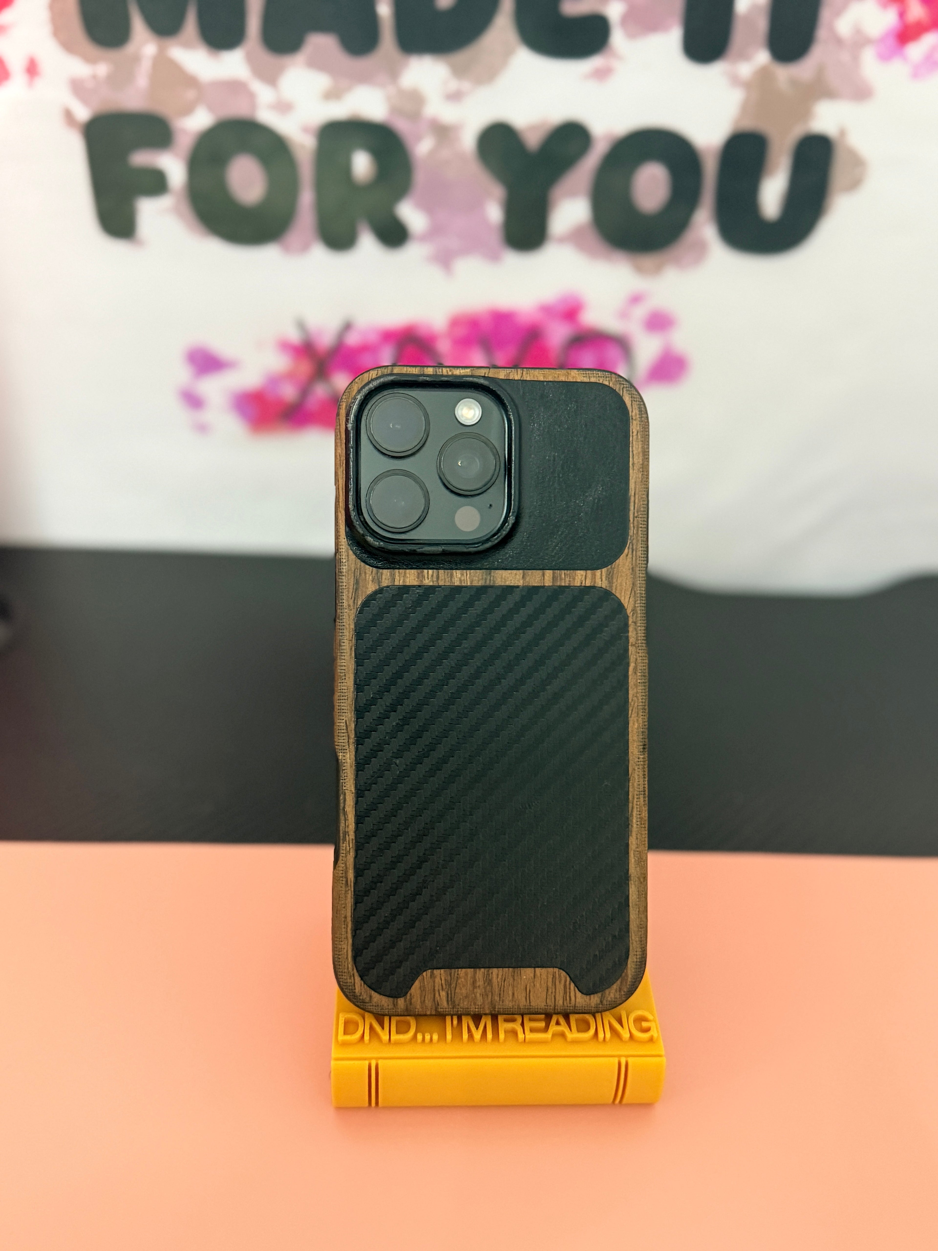 "DND... I'm Reading" Phone Stand | Aesthetic Desk Phone Holder